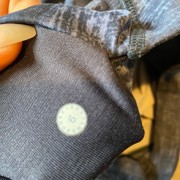 *SOLD* Lululemon Leggings 6 - Picture 6 of 9
